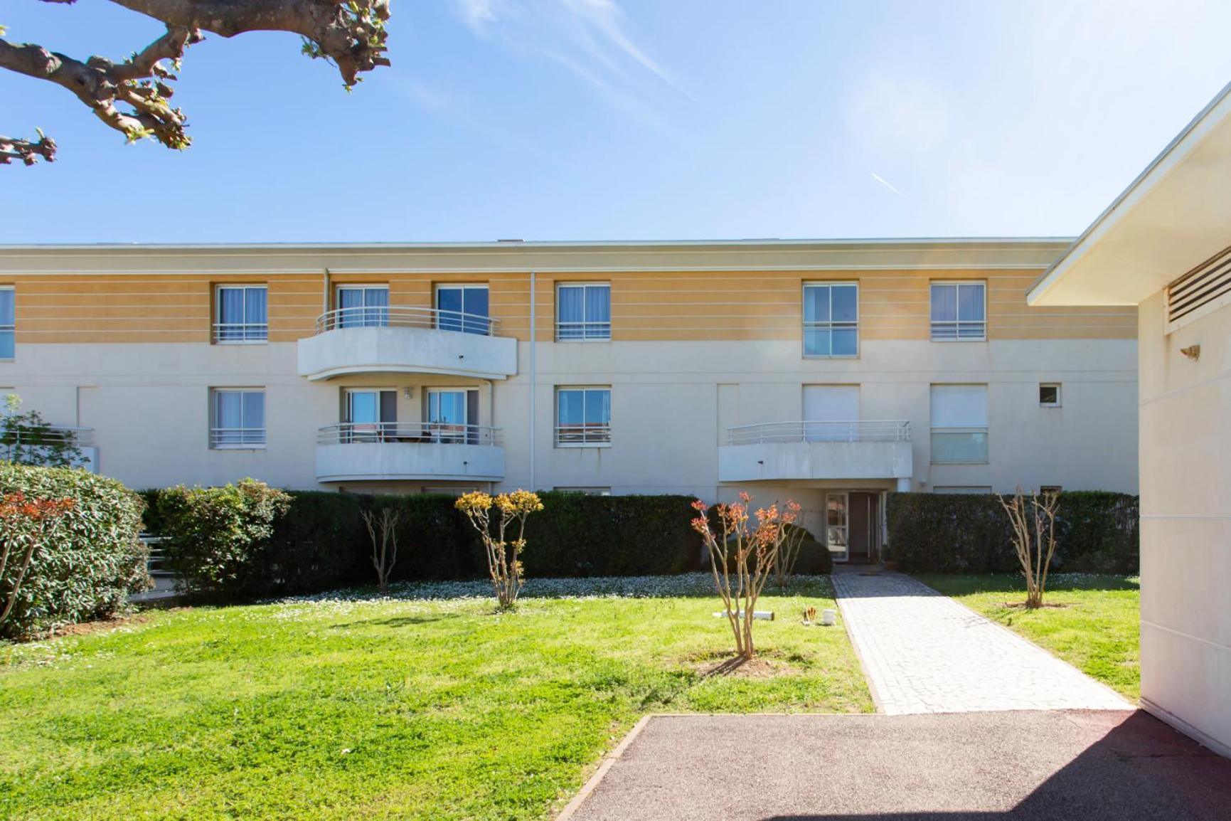 A13 - 1 Bdr Garden Floor Fontonne - Ac, Pool & Parking Appartamento