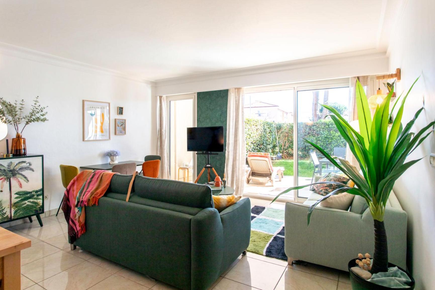 A13 - 1 Bdr Garden Floor Fontonne - Ac, Pool & Parking Appartamento