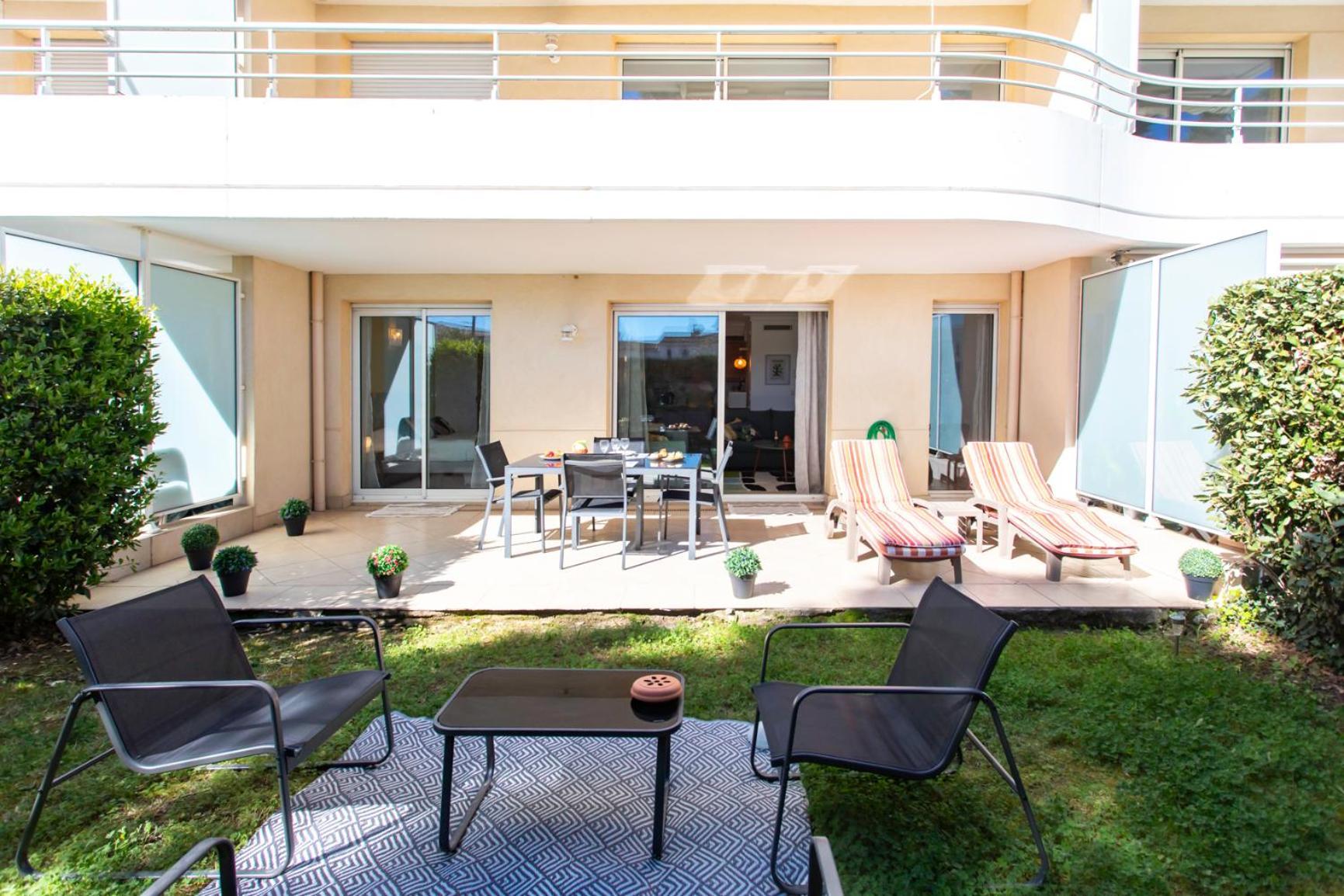 A13 - 1 Bdr Garden Floor Fontonne - Ac, Pool & Parking Leilighet *