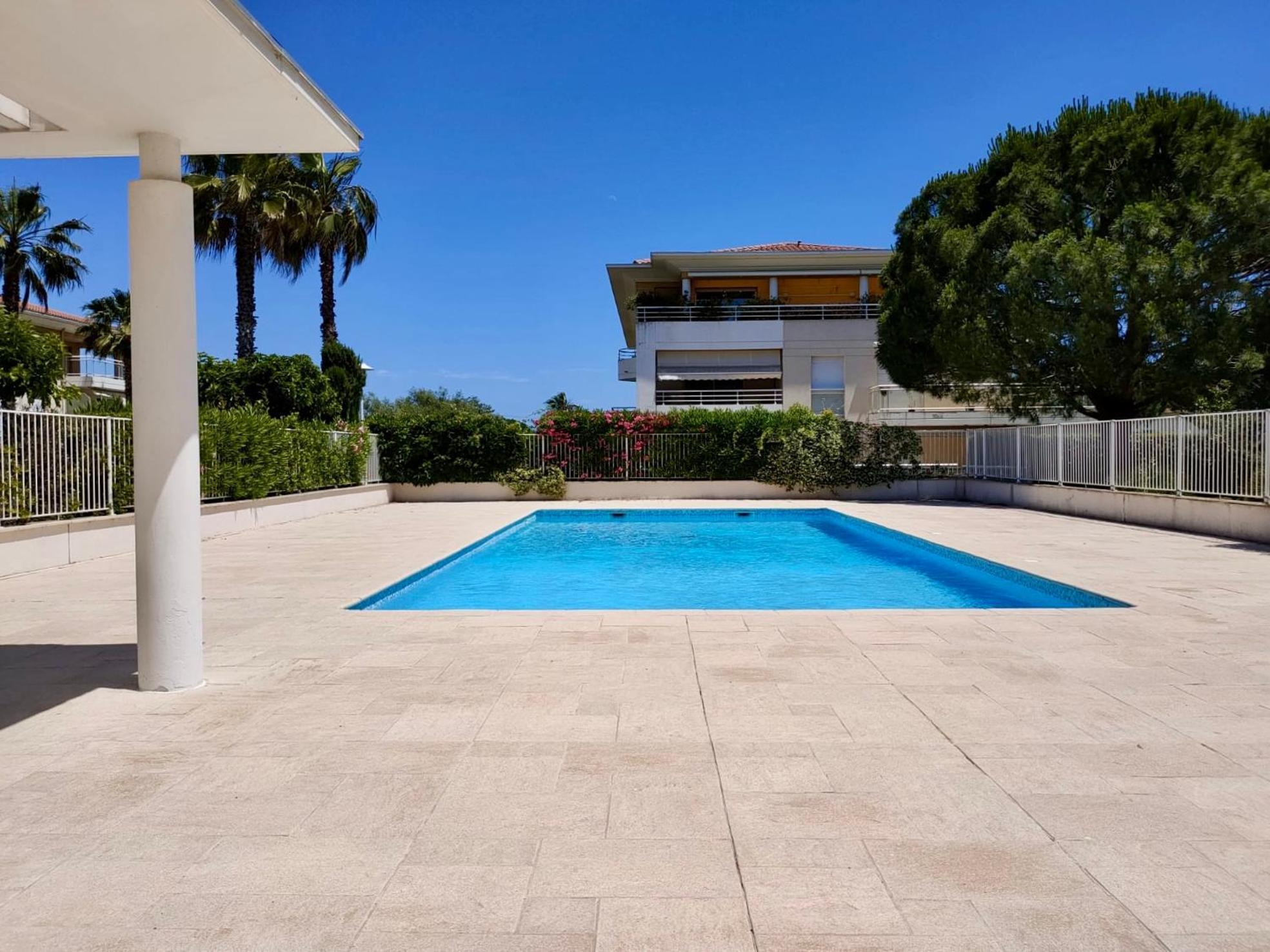 A13 - 1 Bdr Garden Floor Fontonne - Ac, Pool & Parking Leilighet Antibes